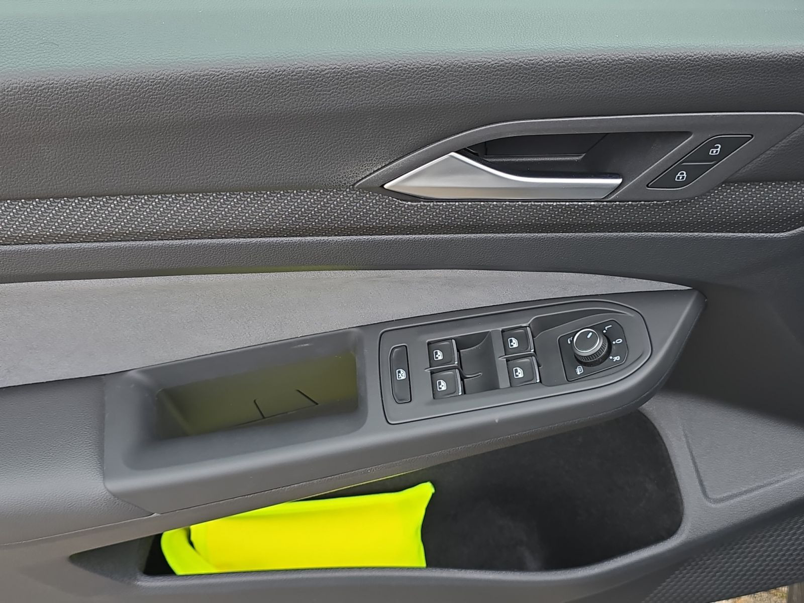 Volkswagen - Golf_9
