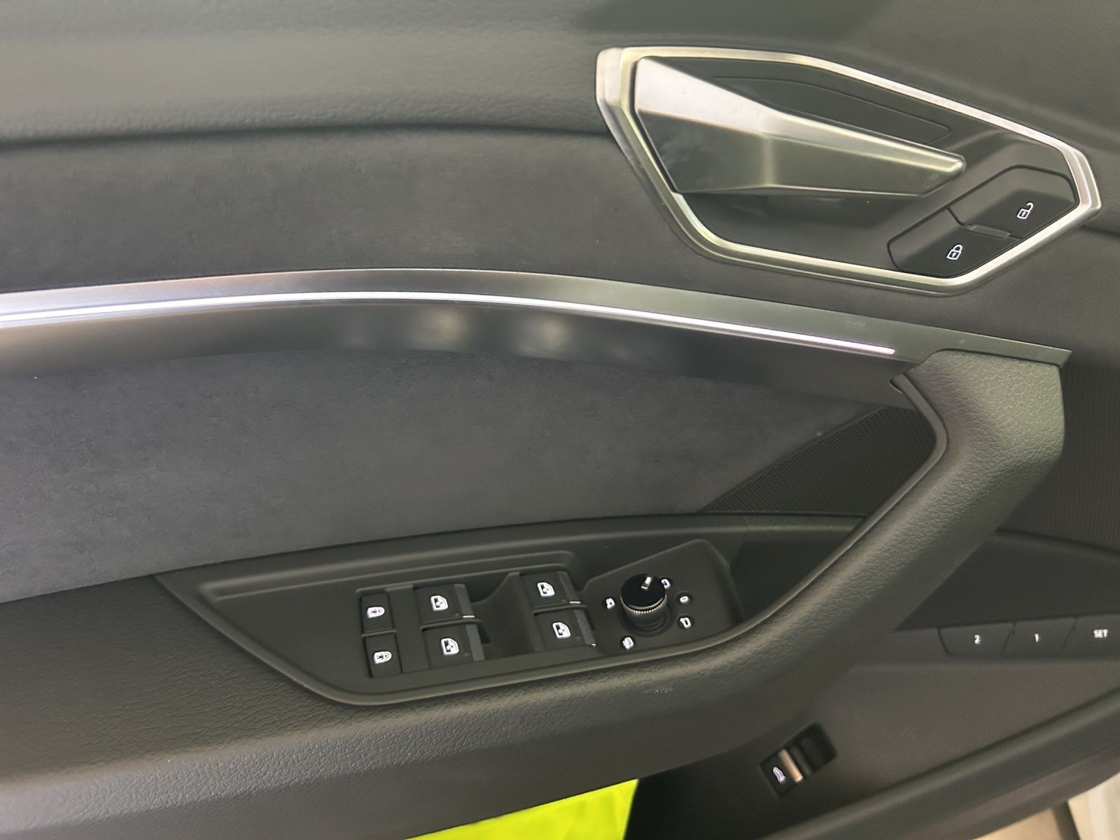 Audi - SQ8 Sportback e-tron_12