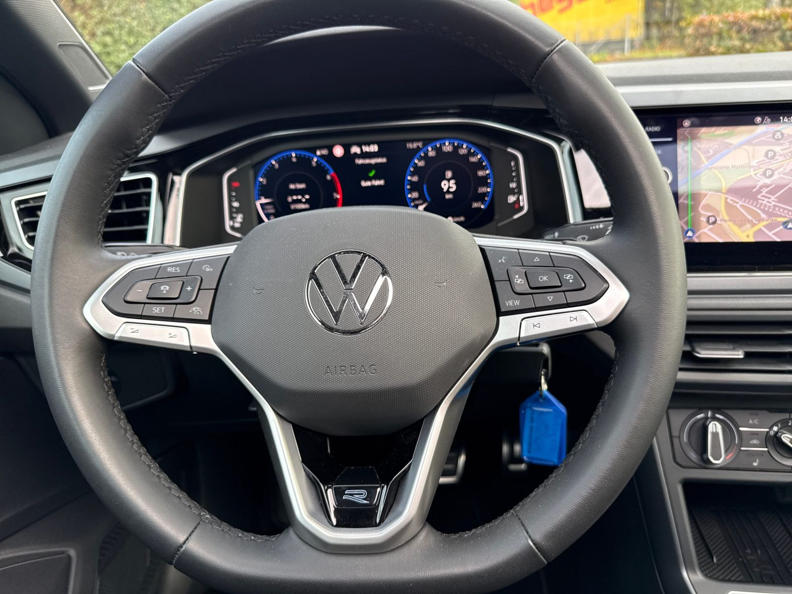Volkswagen - Polo_11