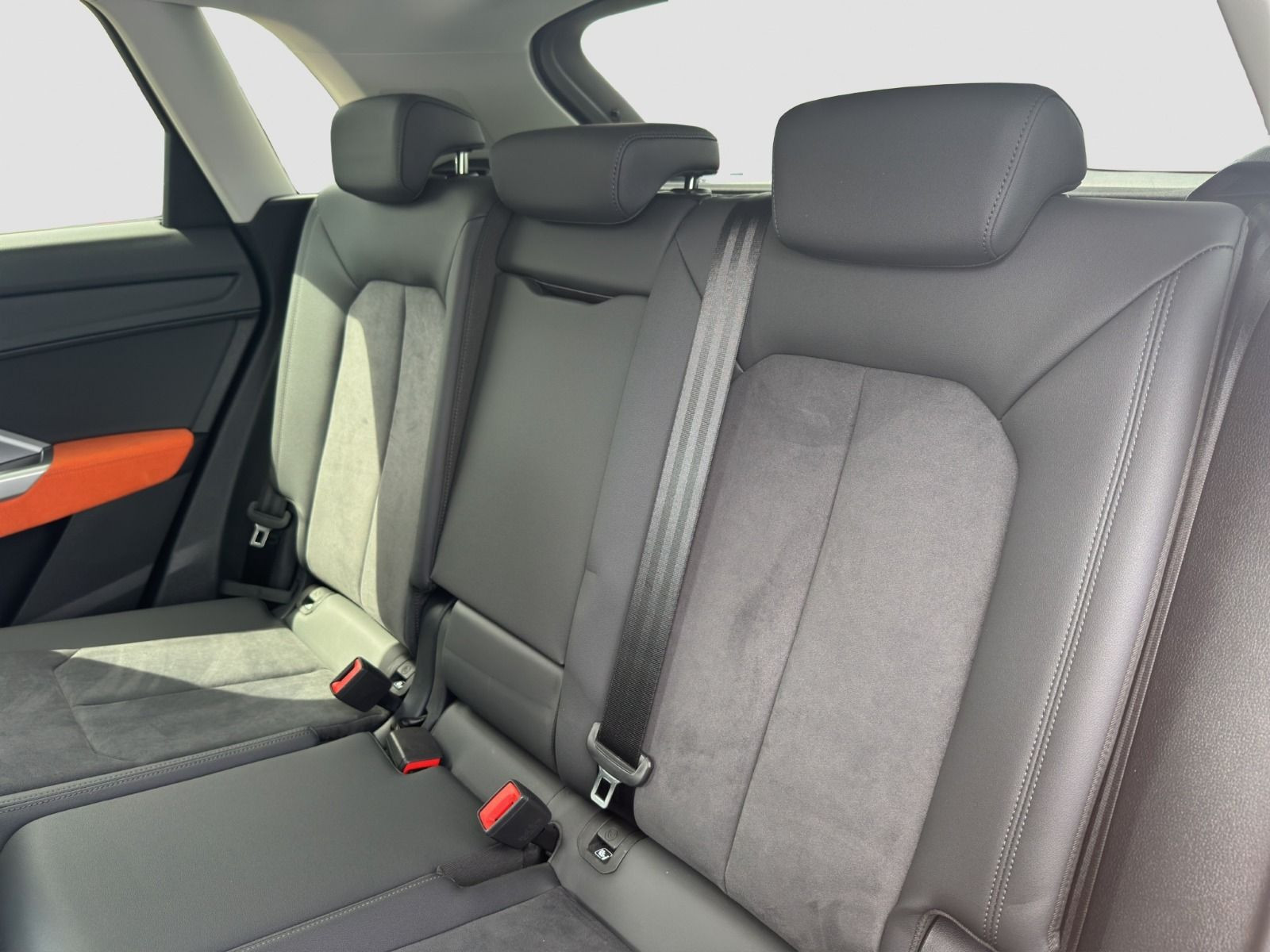 Audi - Q3_12