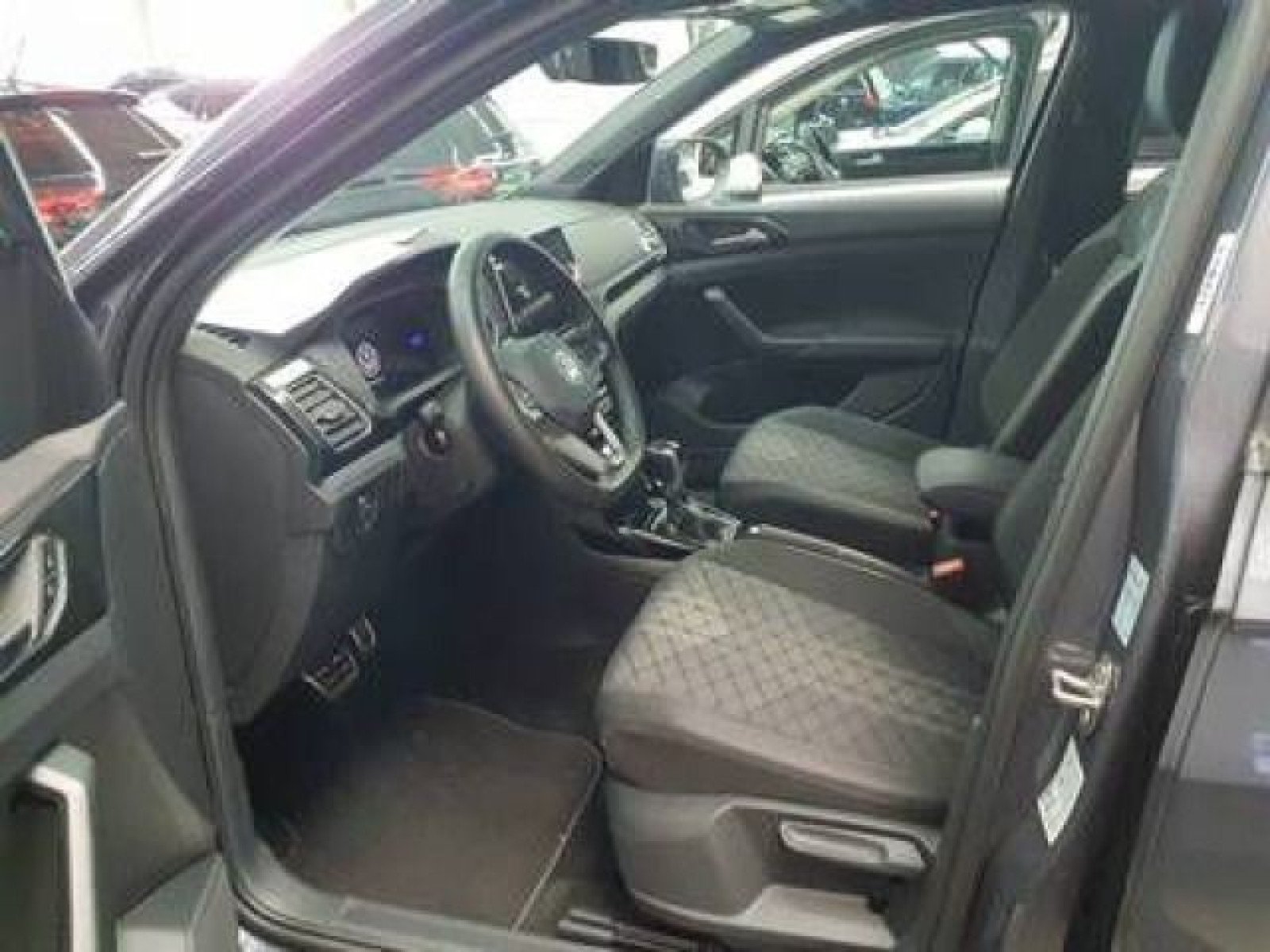 Volkswagen - T-Cross_4