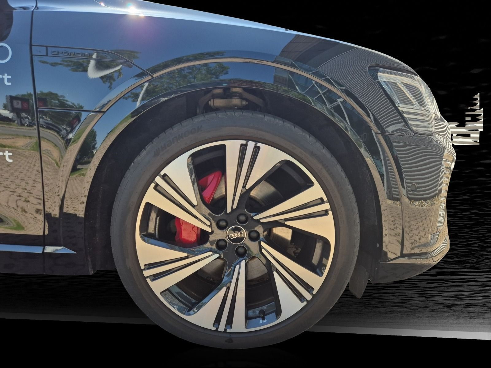 Audi - Q8 e-tron_25
