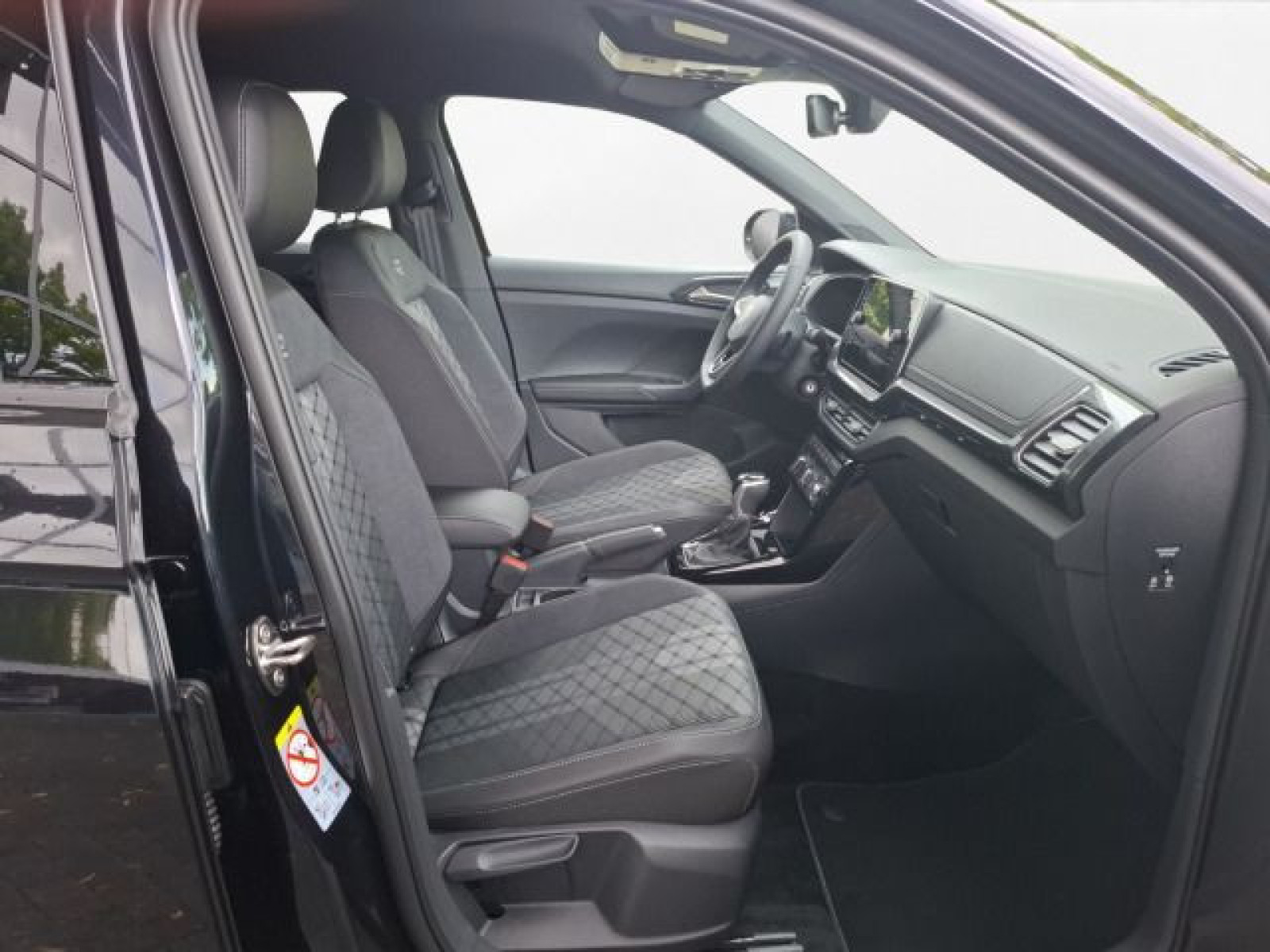Volkswagen - T-Cross_12