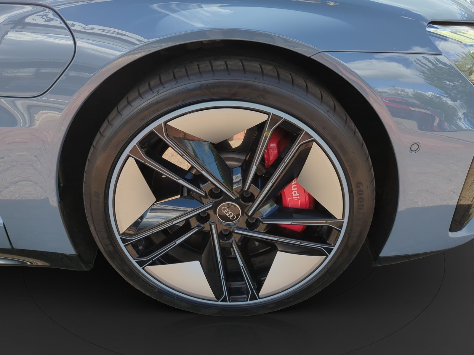 Audi - e-tron GT quattro_12