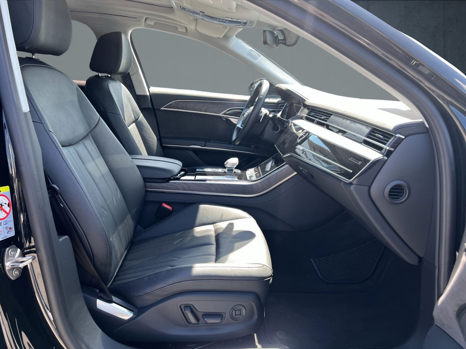 Audi - A8_18