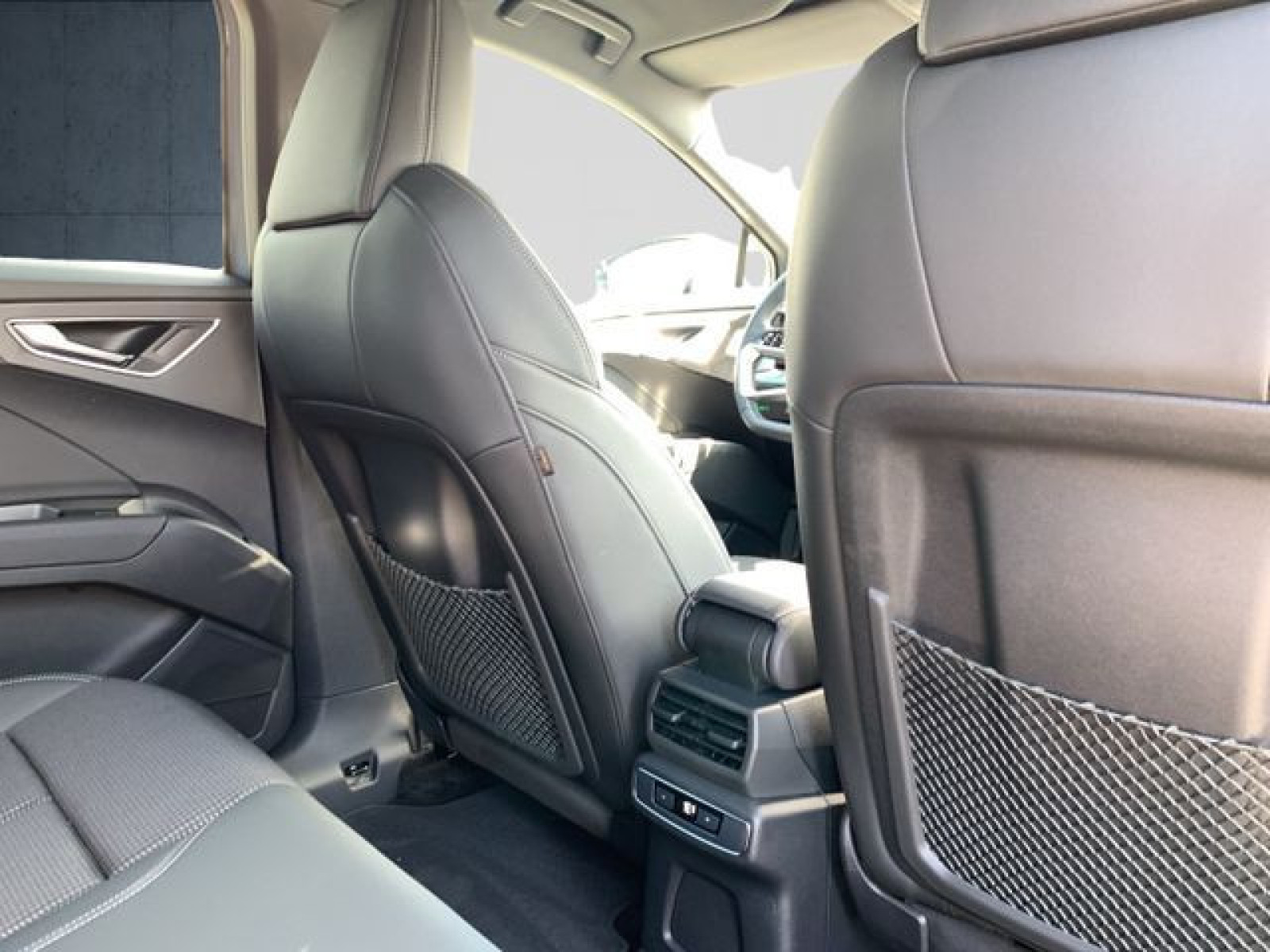 Audi - Q4 e-tron_21
