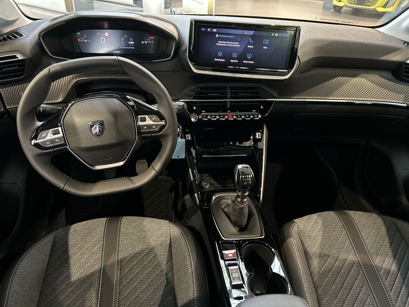 Peugeot - 208_12