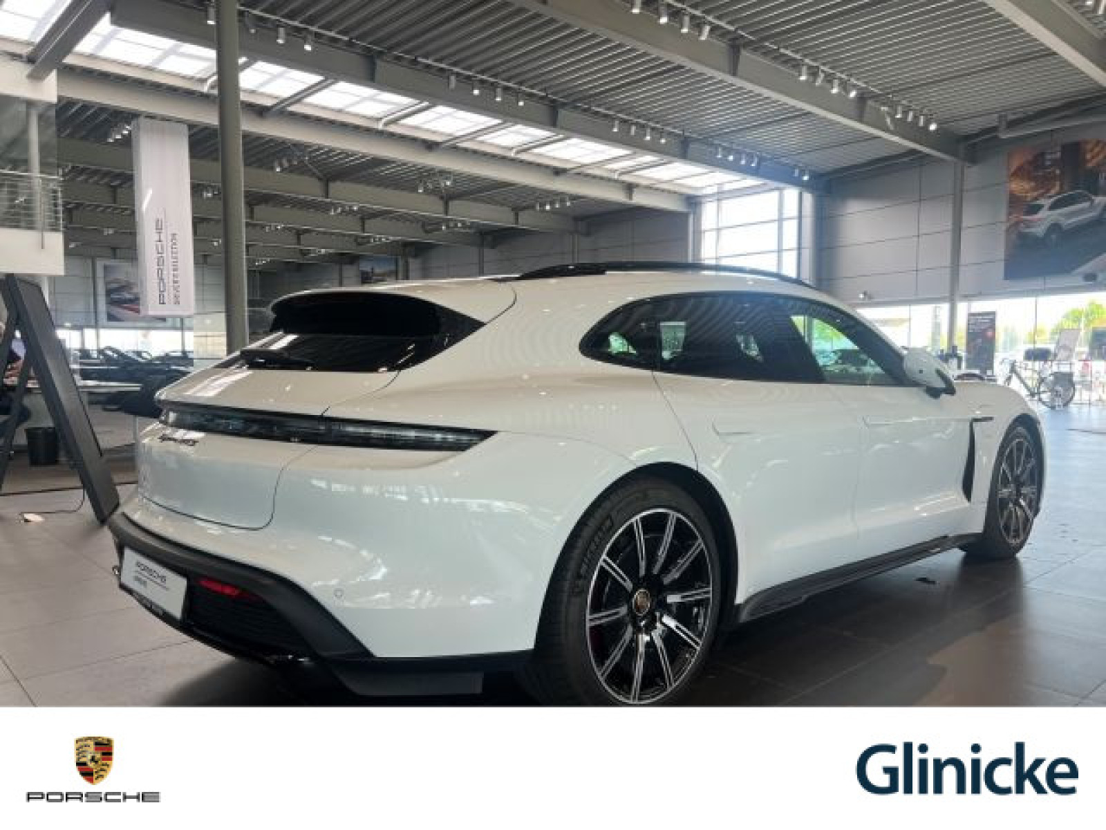 Porsche - Taycan_9