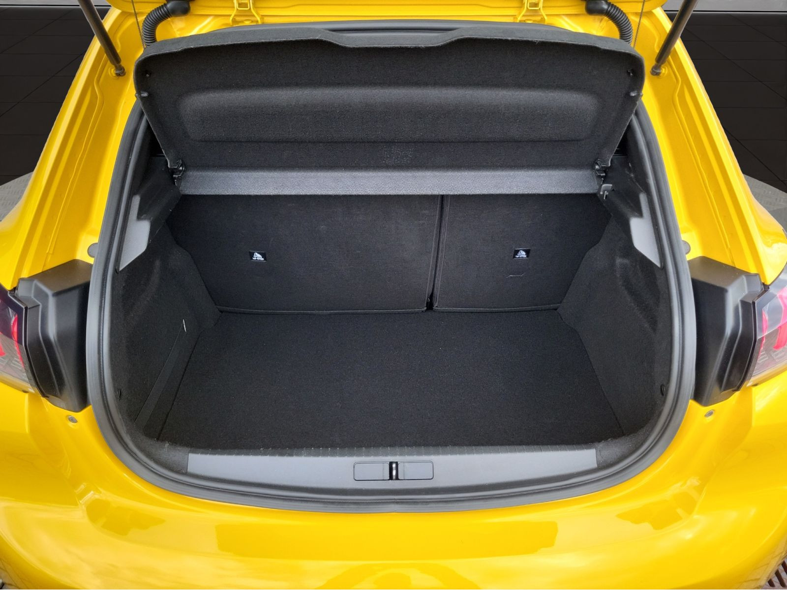Peugeot - 208_20