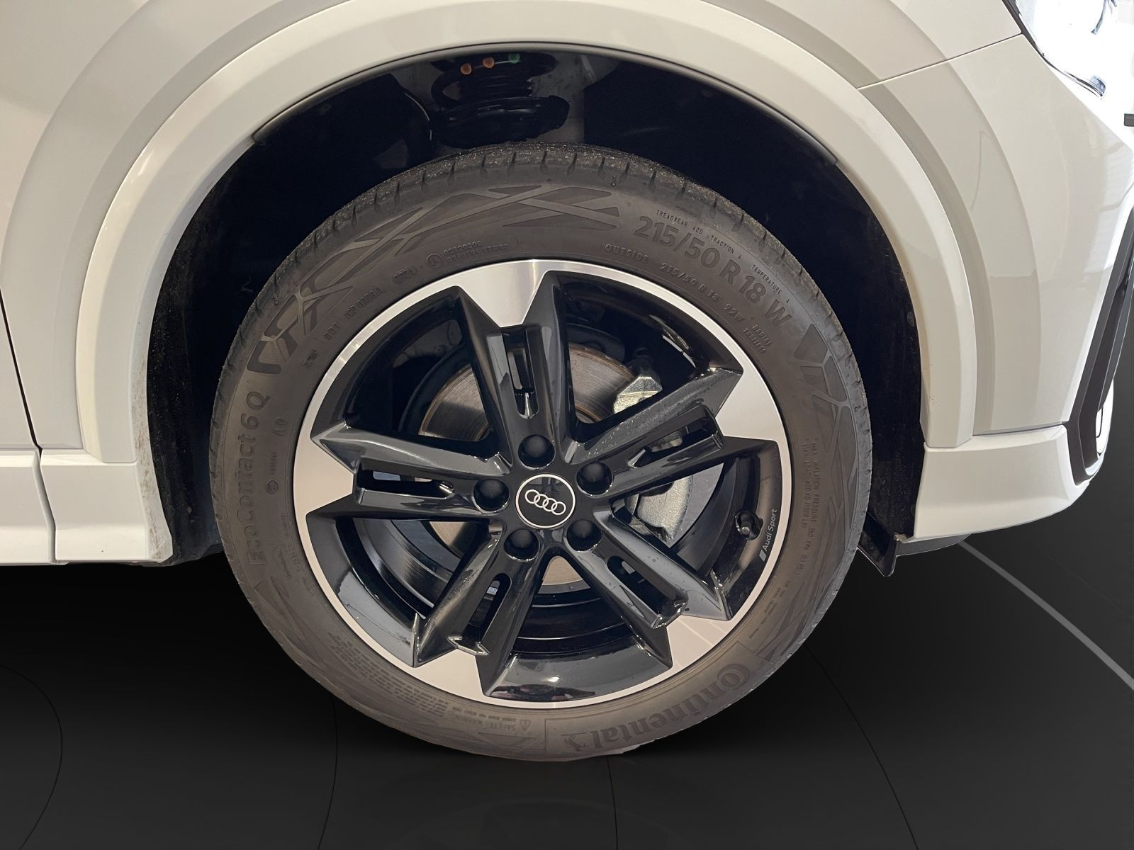 Audi - Q2_15