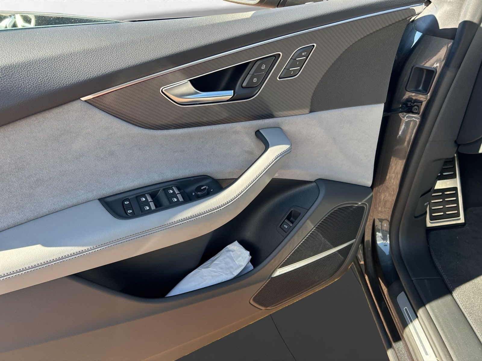 Audi - SQ8_5