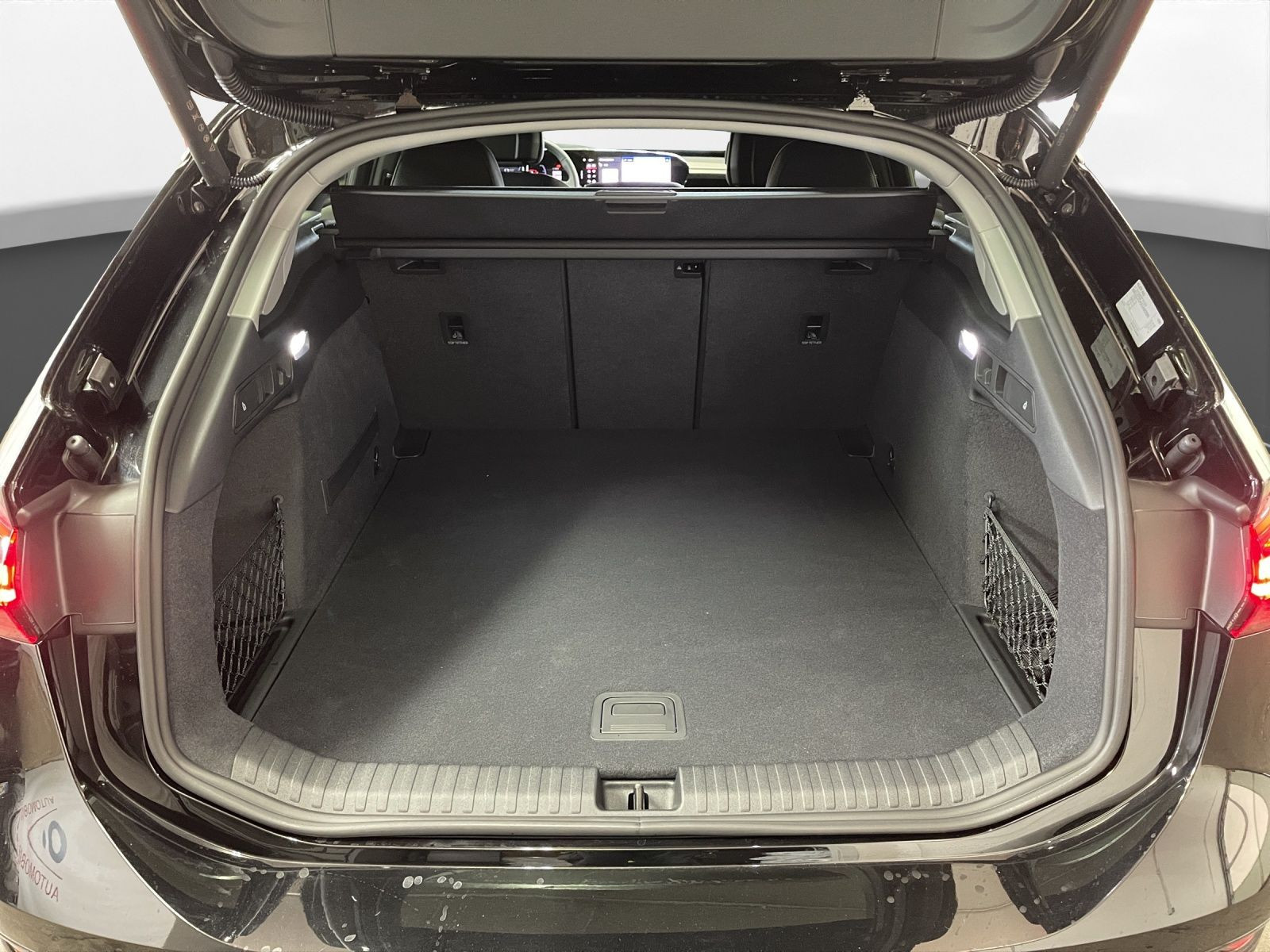 Audi - A6 Avant e-tron_21