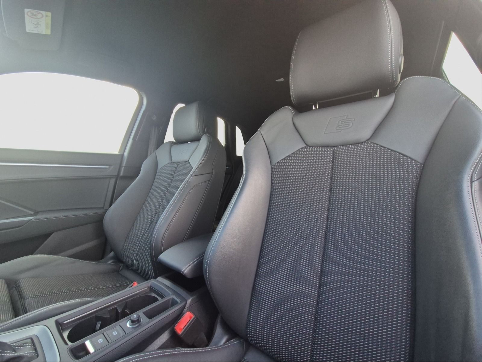 Audi - Q3_26