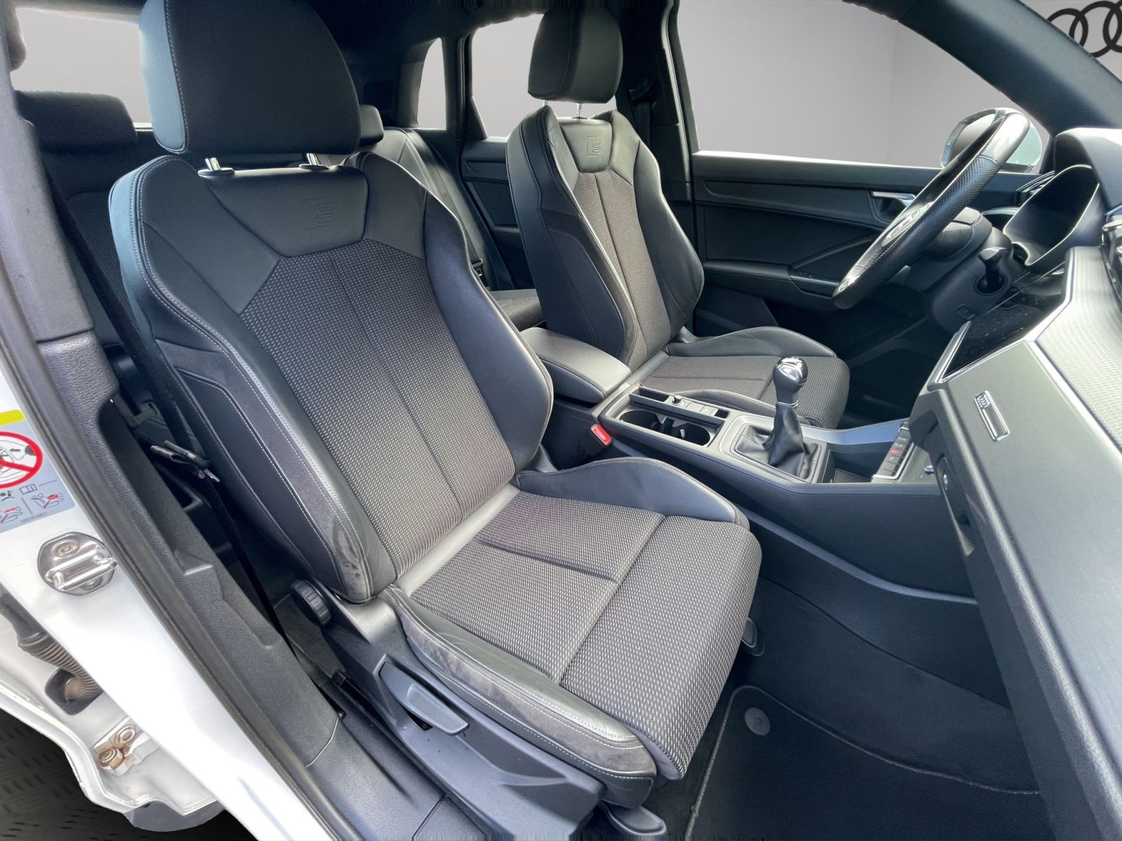 Audi - Q3_19
