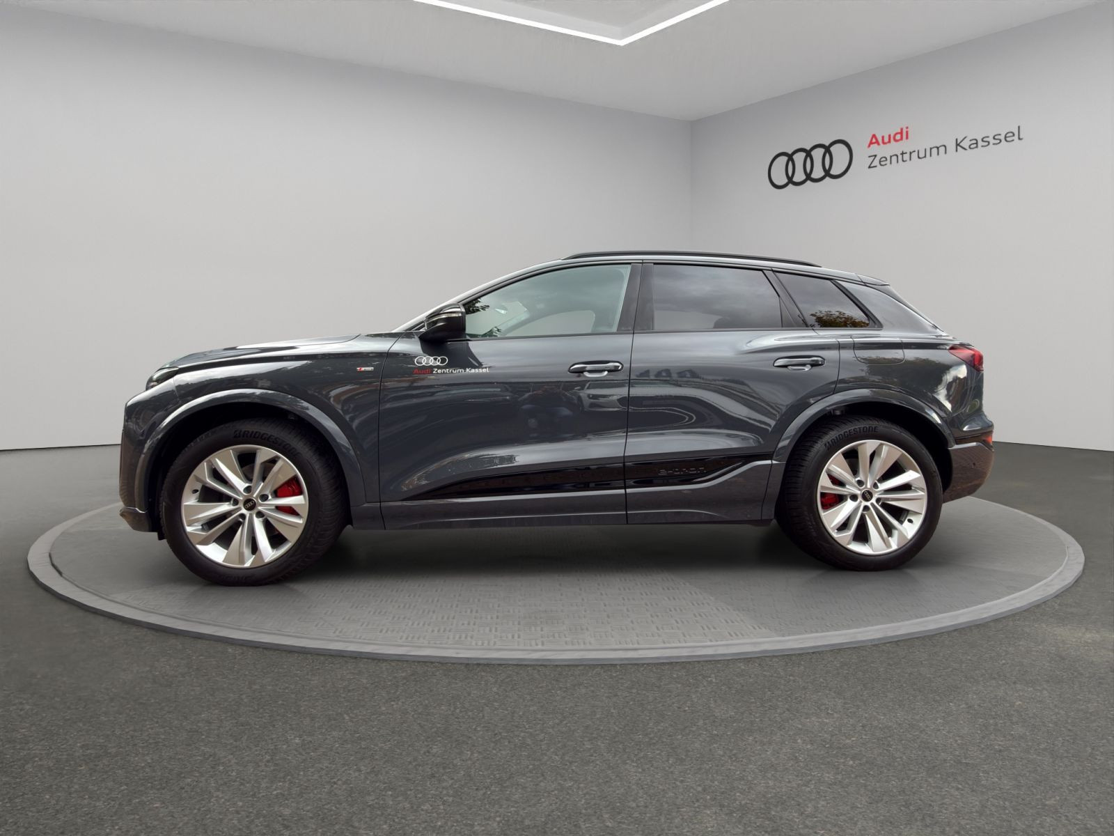 Audi - Q6 SUV e-tron_4