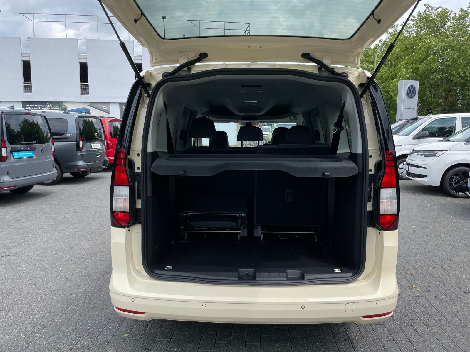 Volkswagen - Caddy Maxi_5
