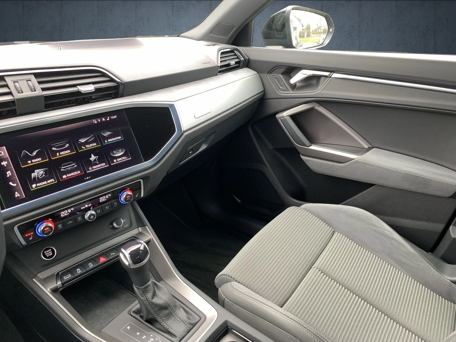 Audi - Q3_25