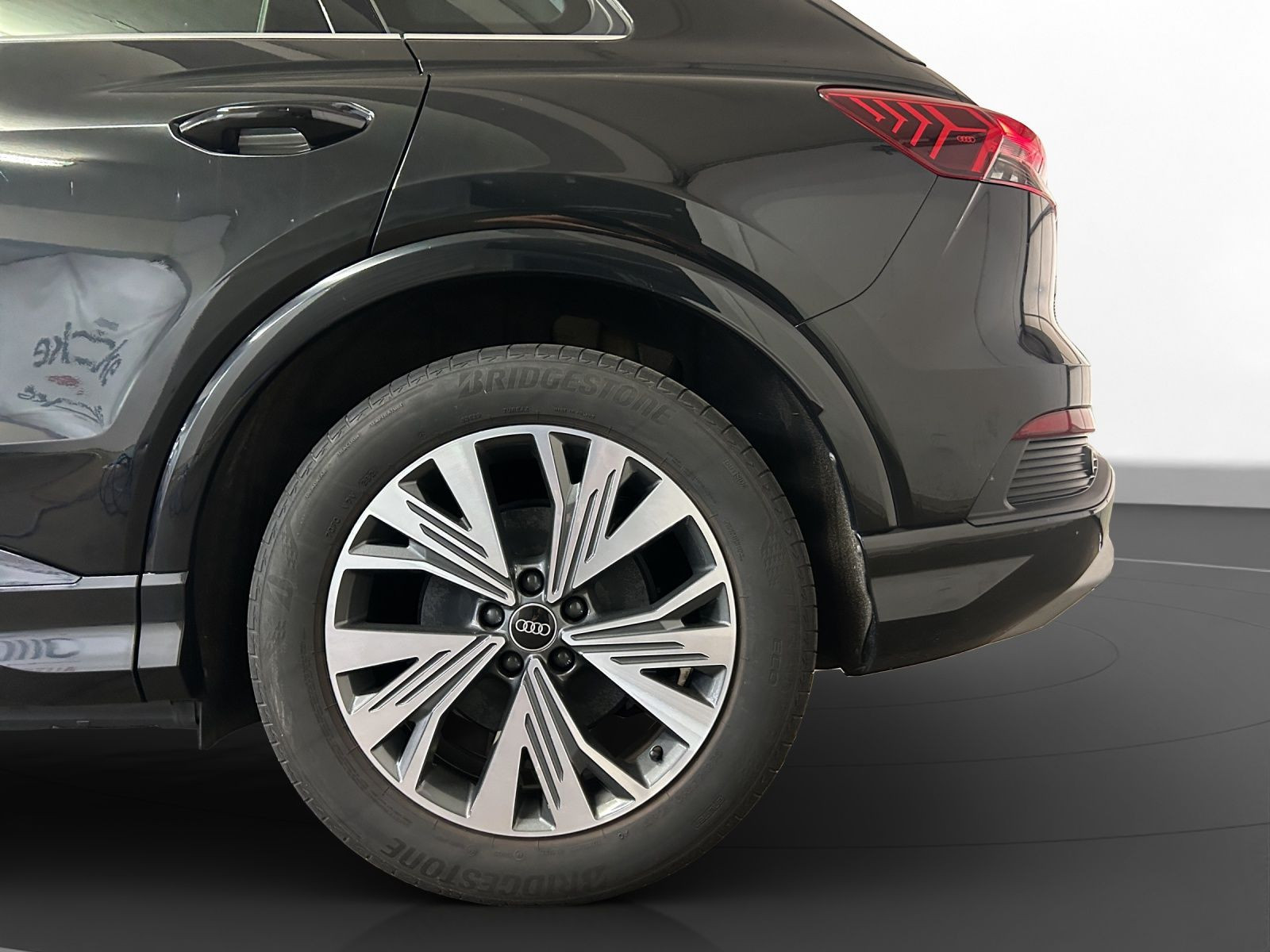 Audi - Q4 e-tron_14