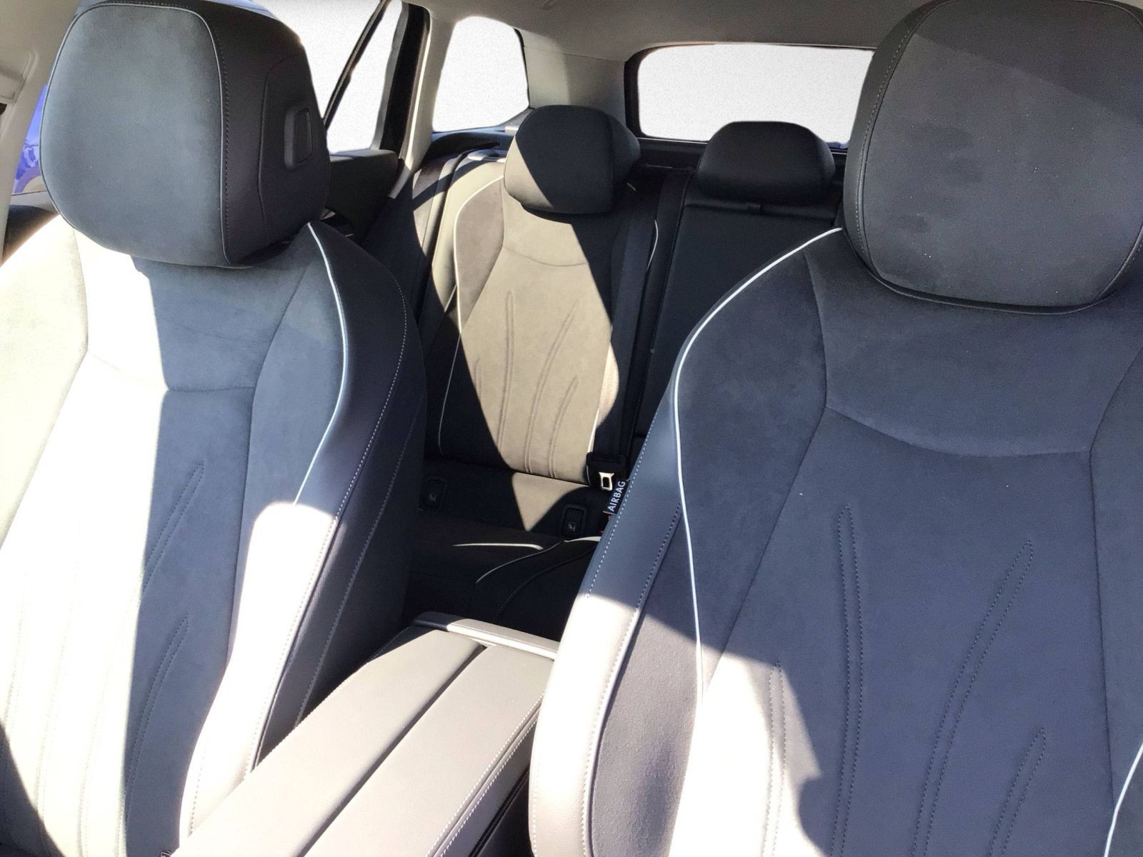 Volkswagen - Passat_11