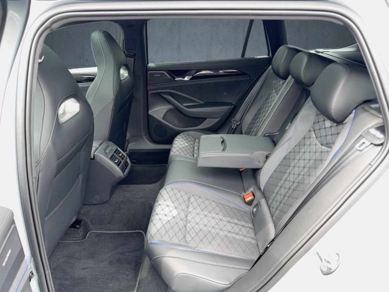 Volkswagen - Passat_15