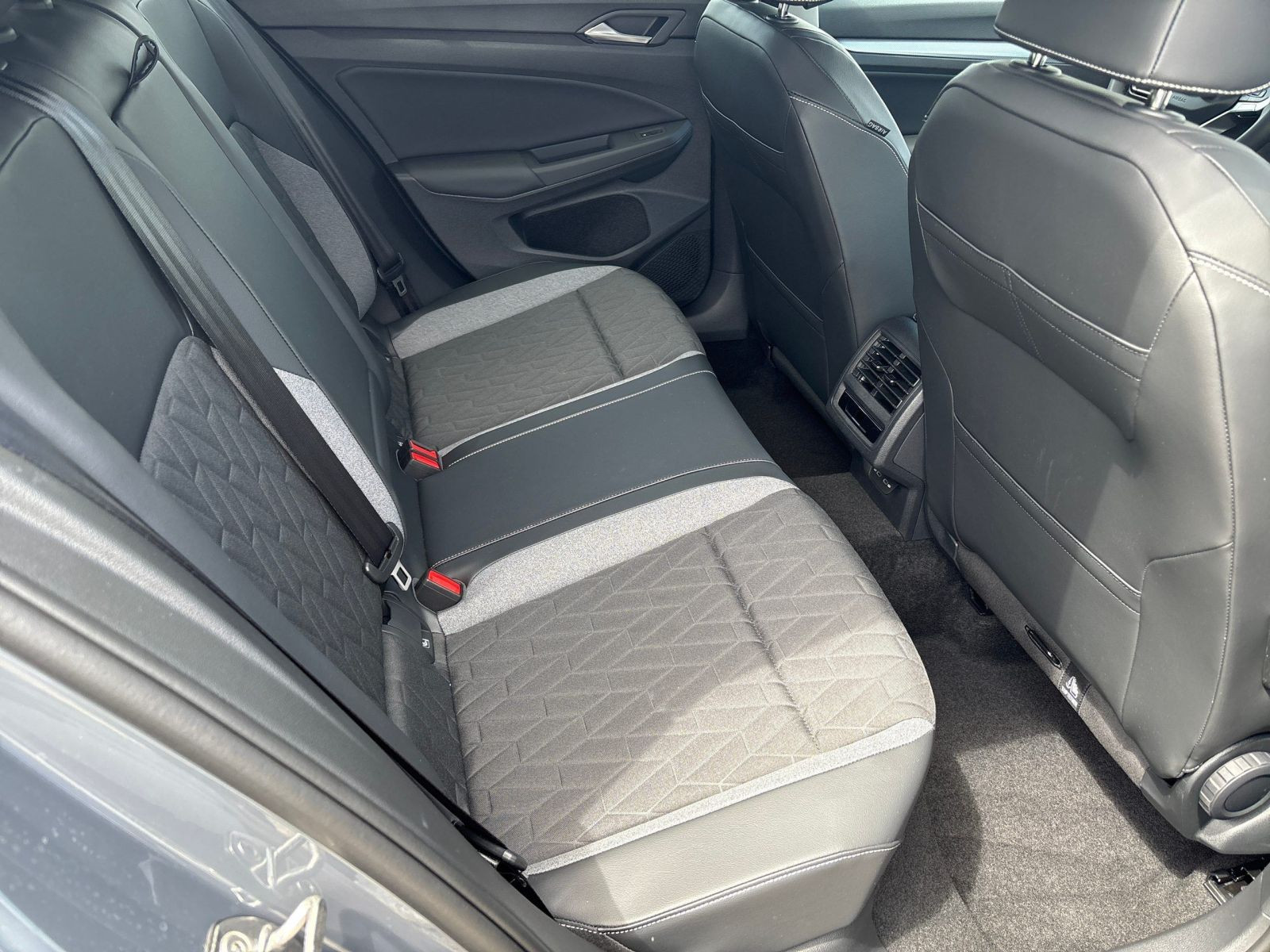 Volkswagen - Golf_14