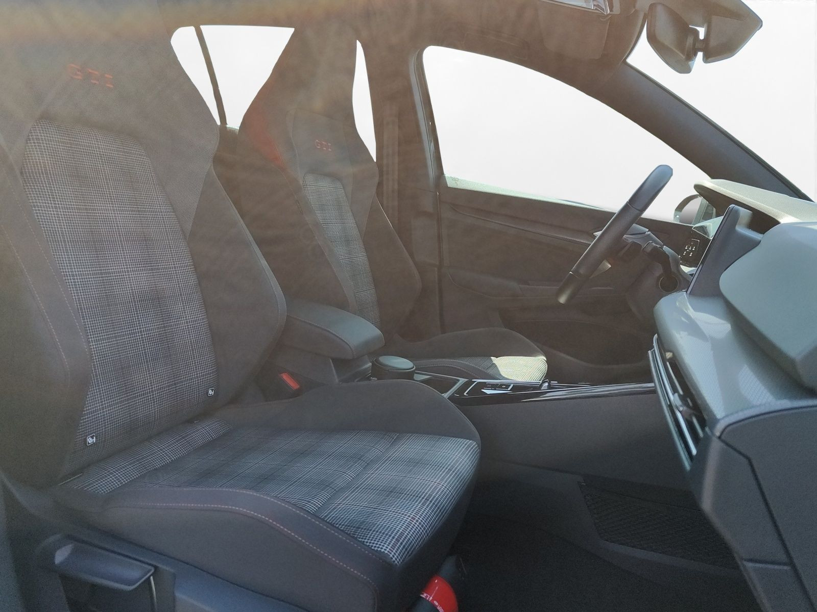 Volkswagen - Golf GTI_13