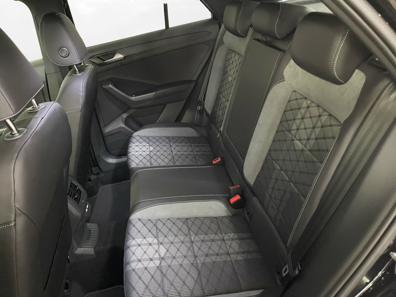 Volkswagen - T-Roc_13