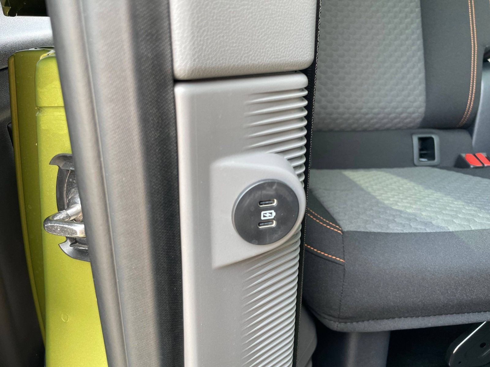 Volkswagen - Caravelle_15