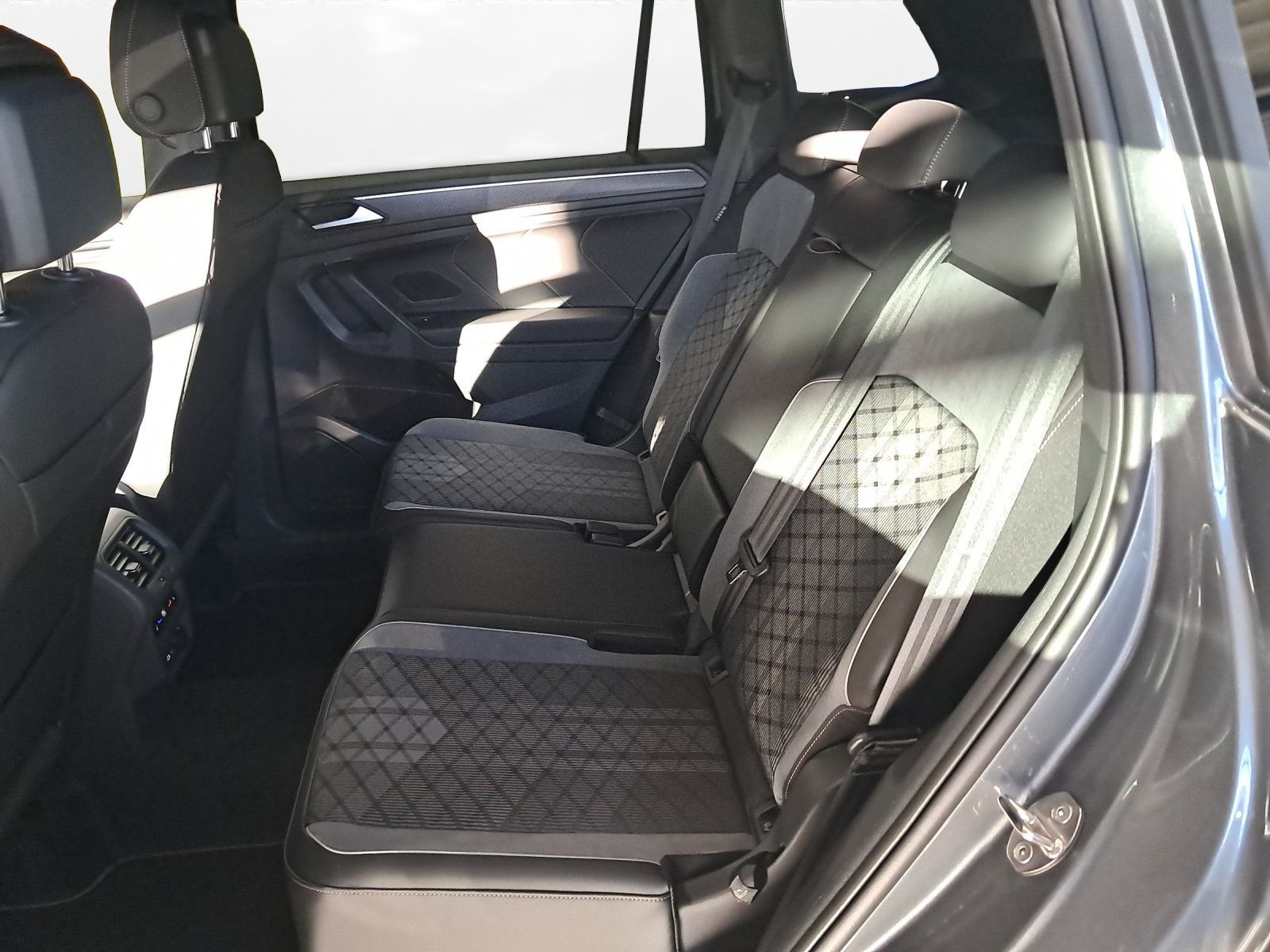 Volkswagen - Tiguan Allspace_9