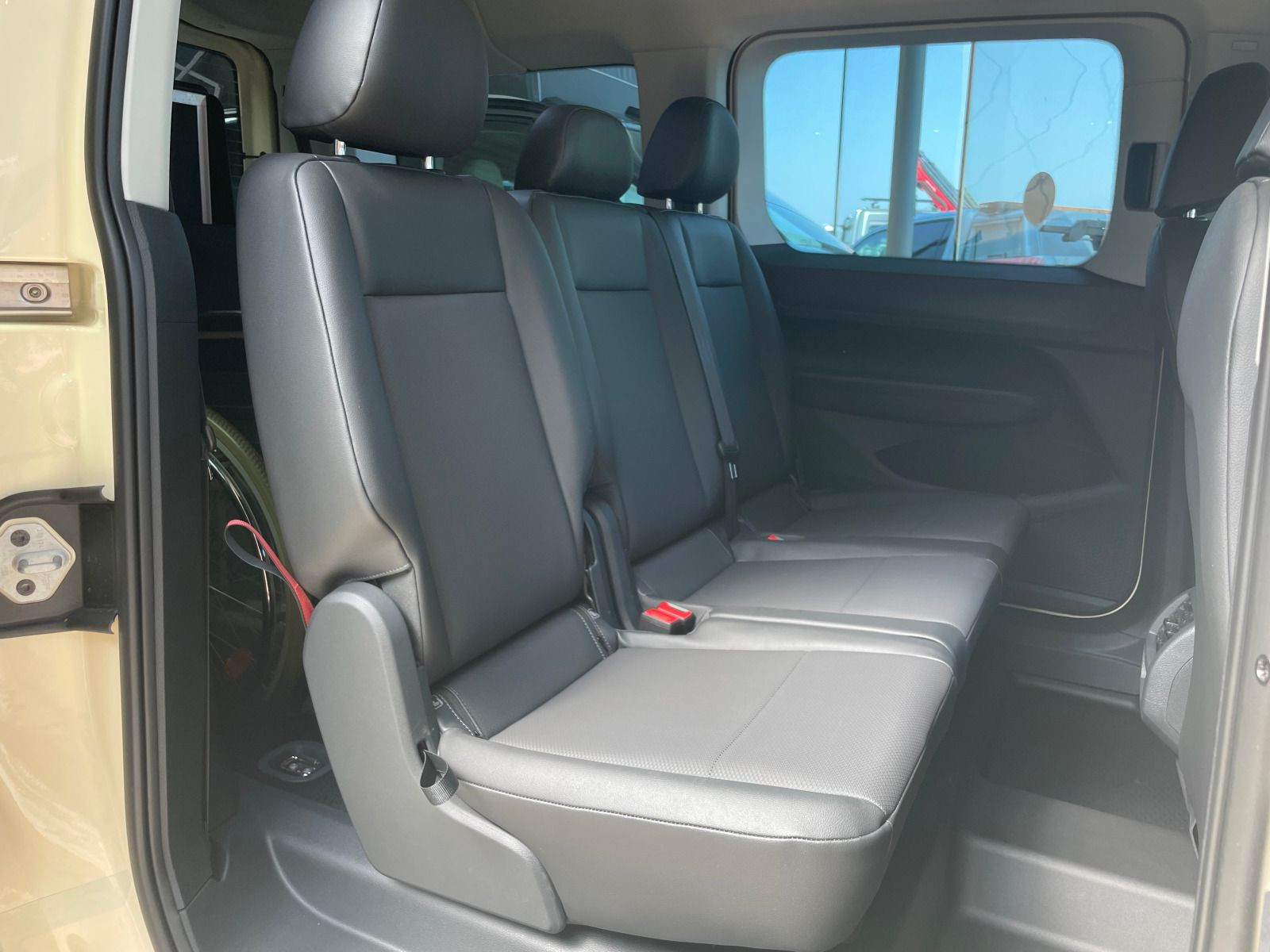 Volkswagen - Caddy Maxi_11