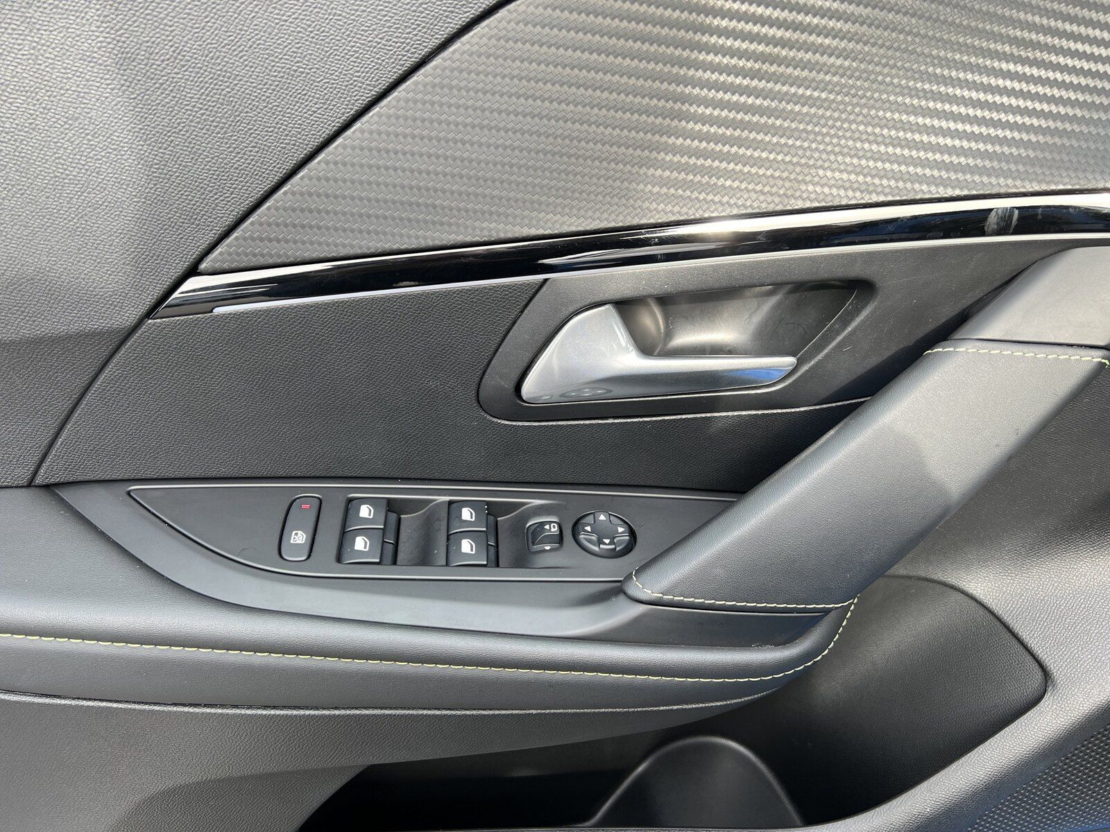 Peugeot - 208_15