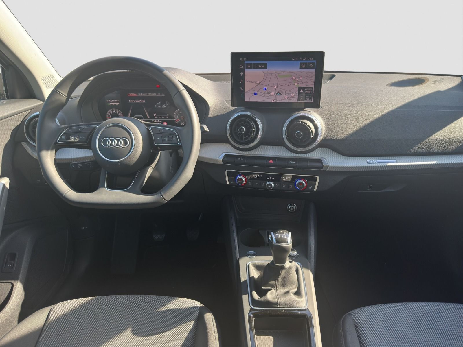 Audi - Q2_13