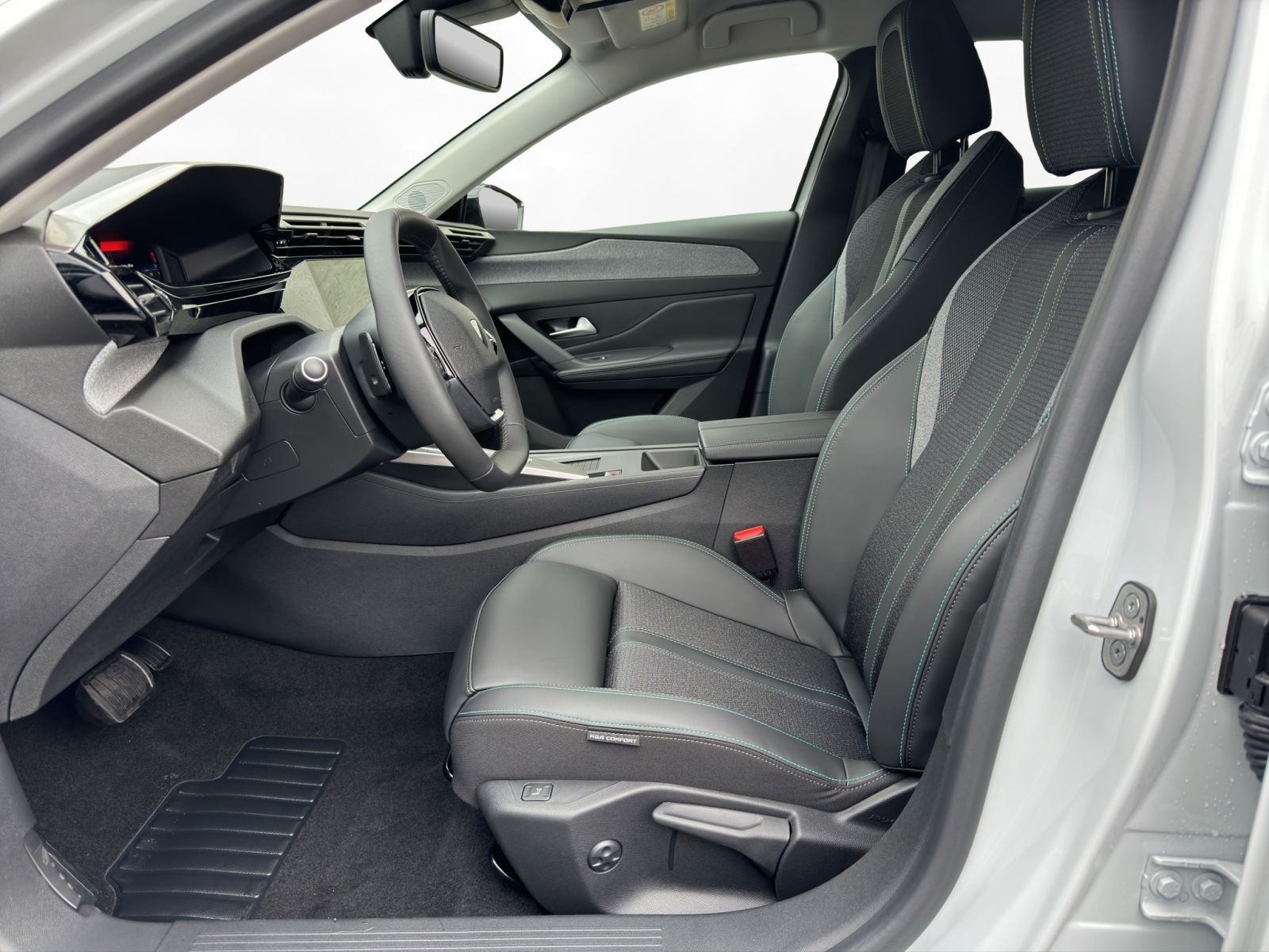Peugeot - 408_11