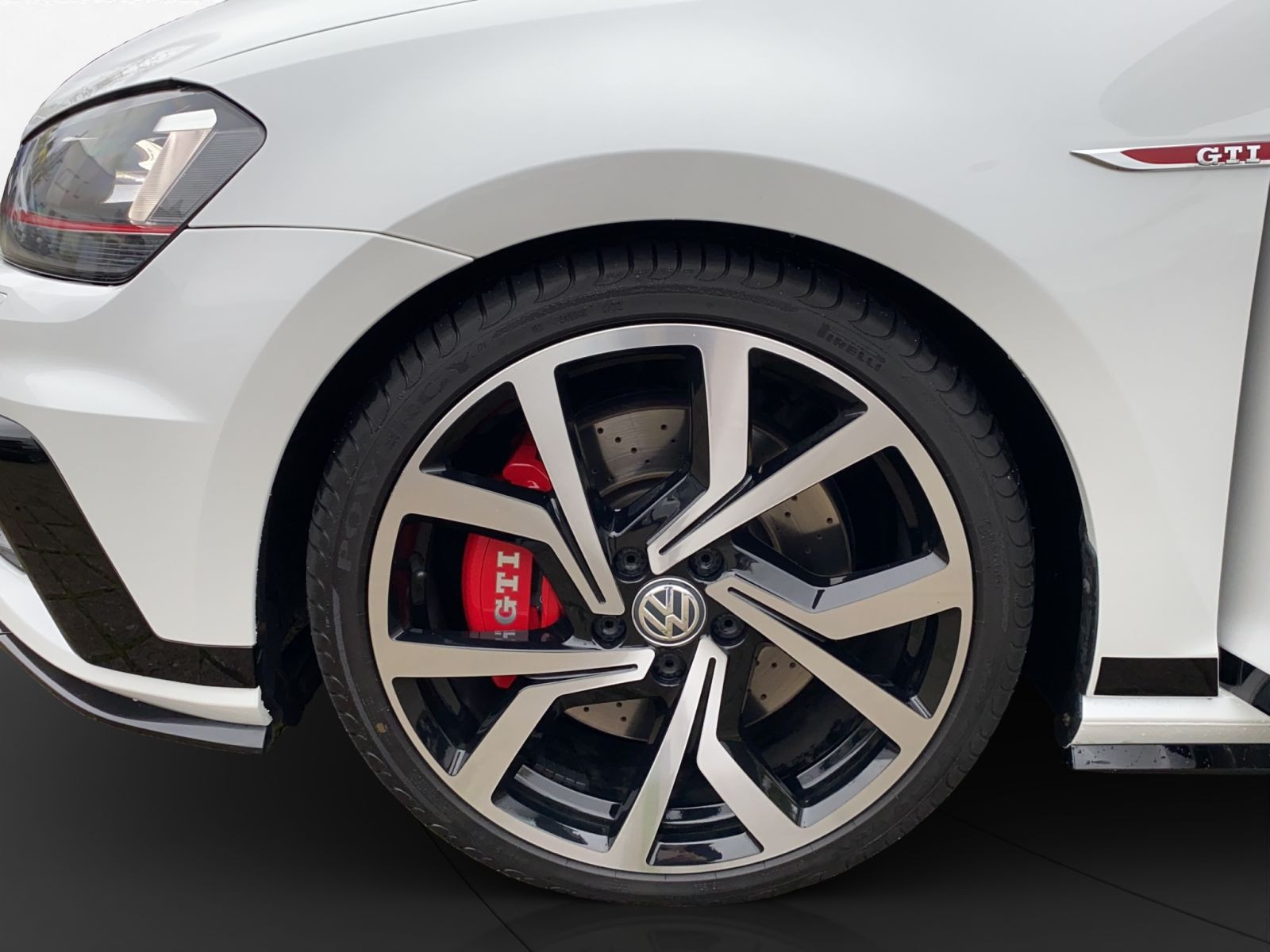 Volkswagen - Golf GTI_24