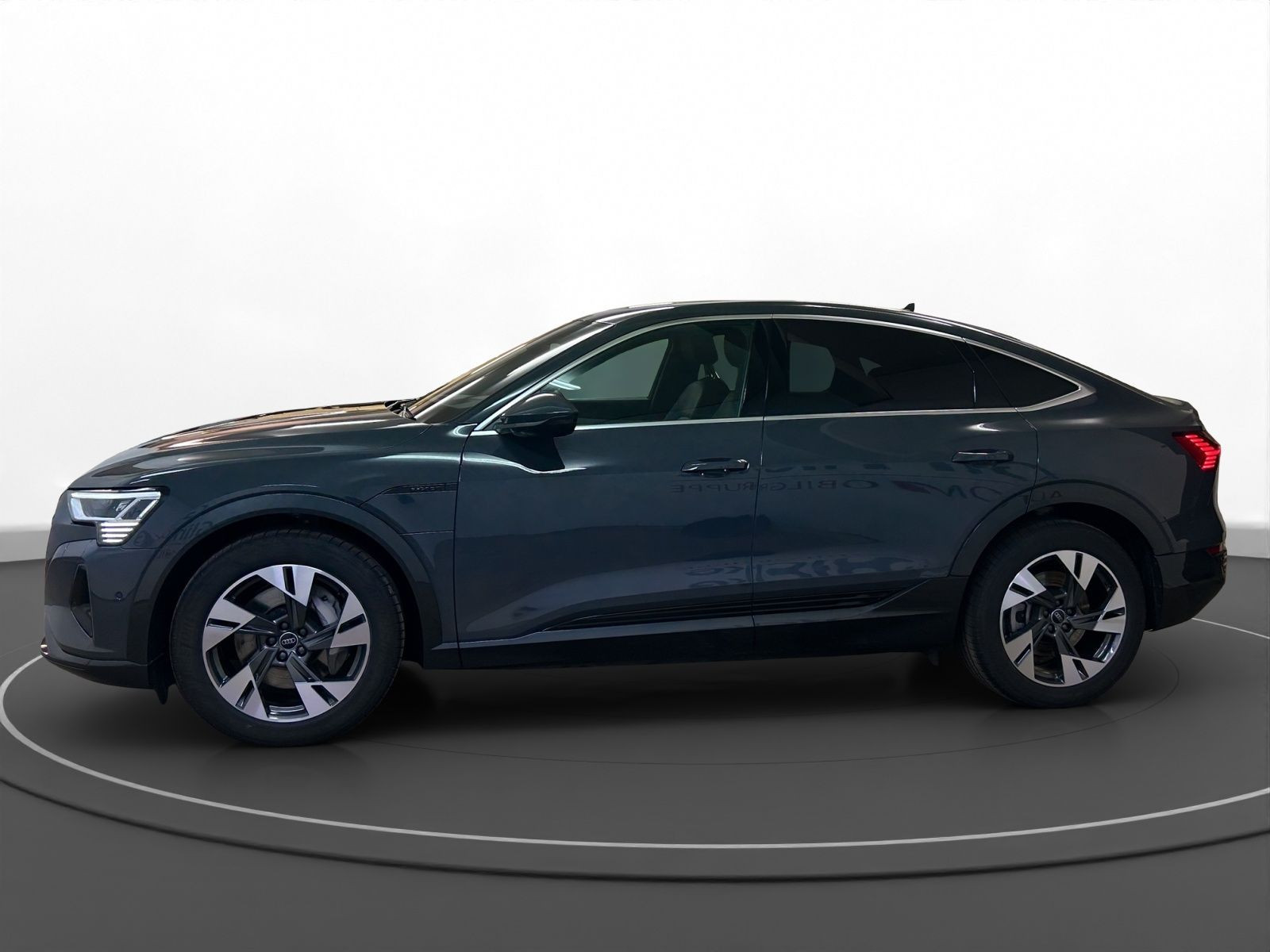 Audi - Q8 Sportback e-tron_6