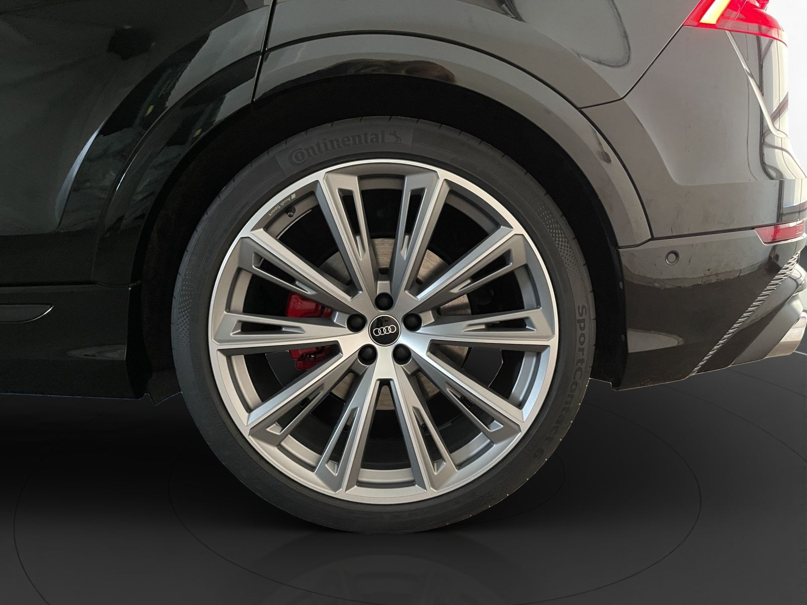 Audi - SQ8_14