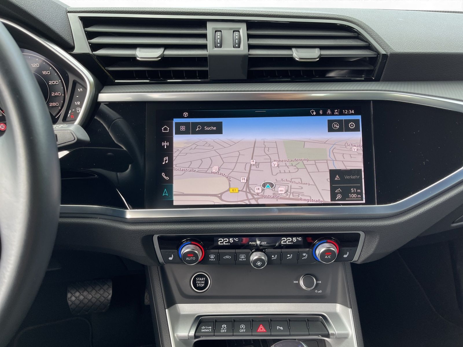 Audi - Q3_10