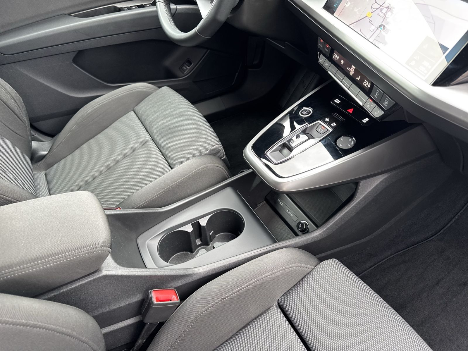 Audi - Q4_27