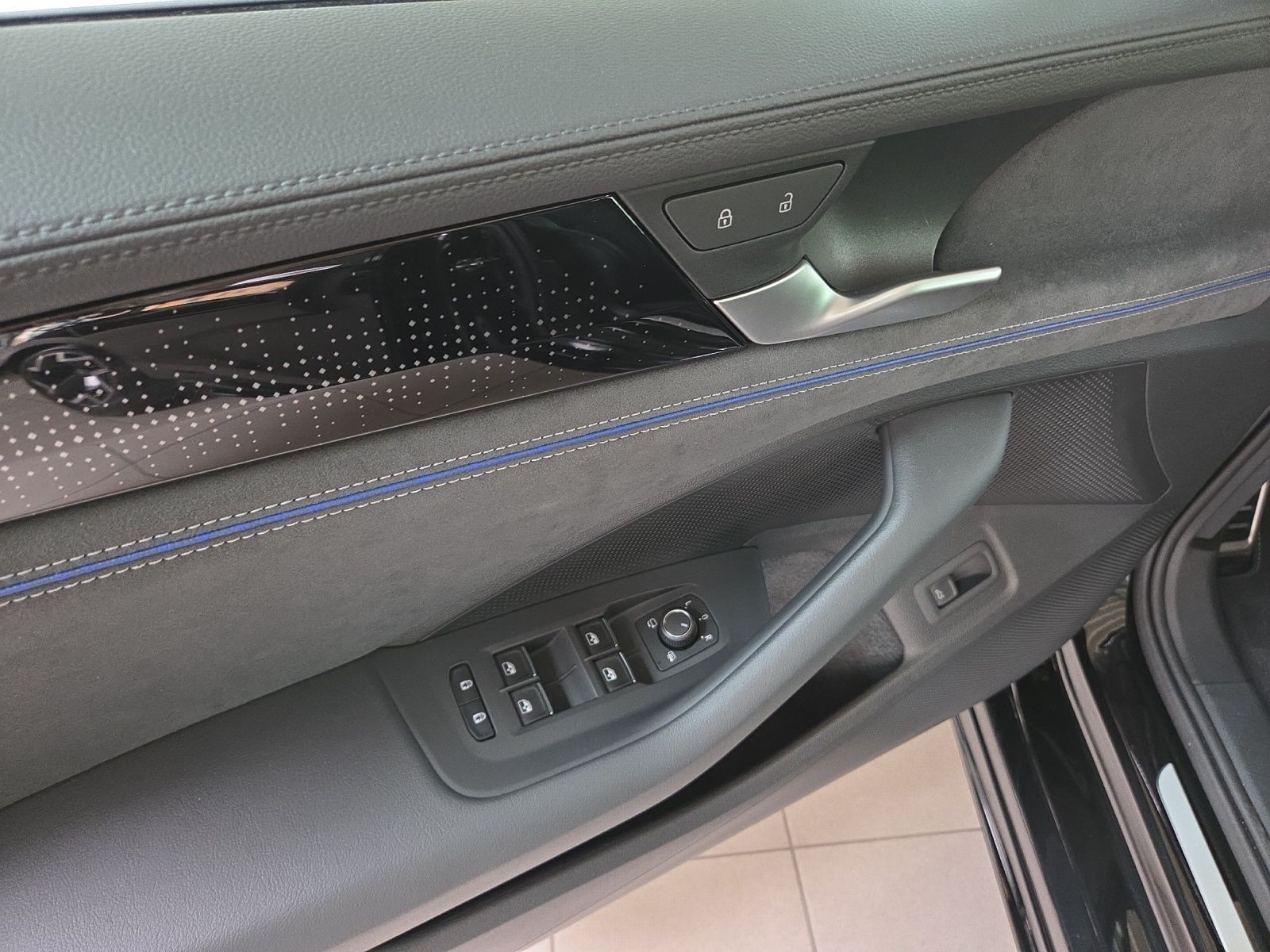 Volkswagen - Passat_12