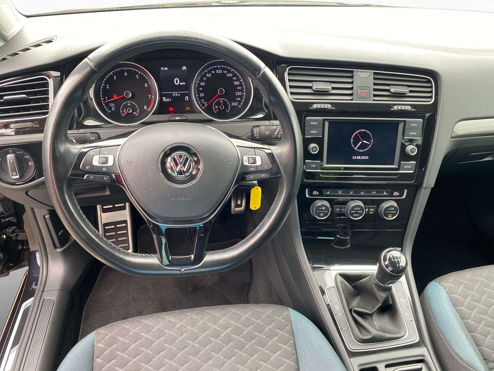 Volkswagen - Golf_13