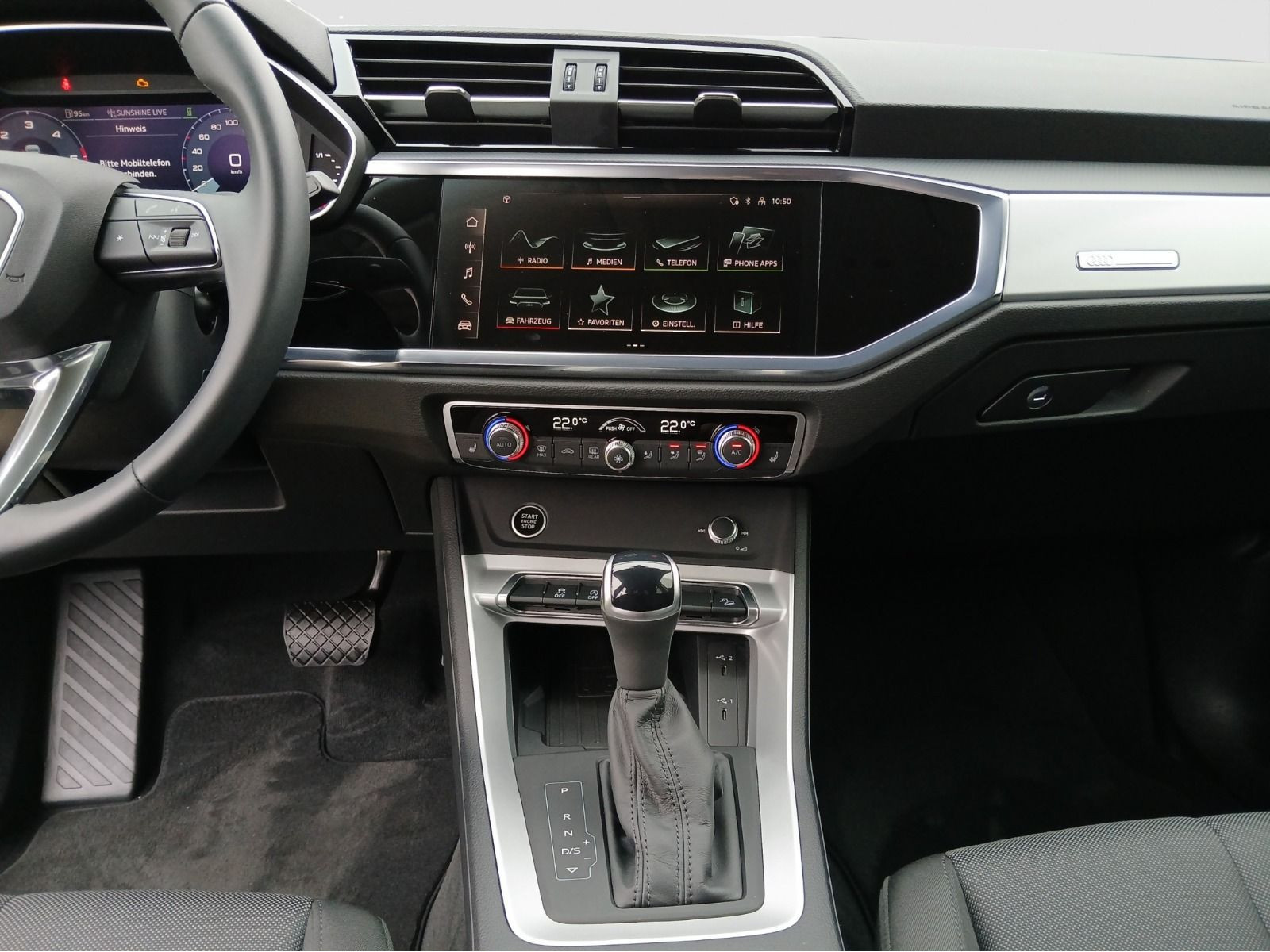 Audi - Q3_12