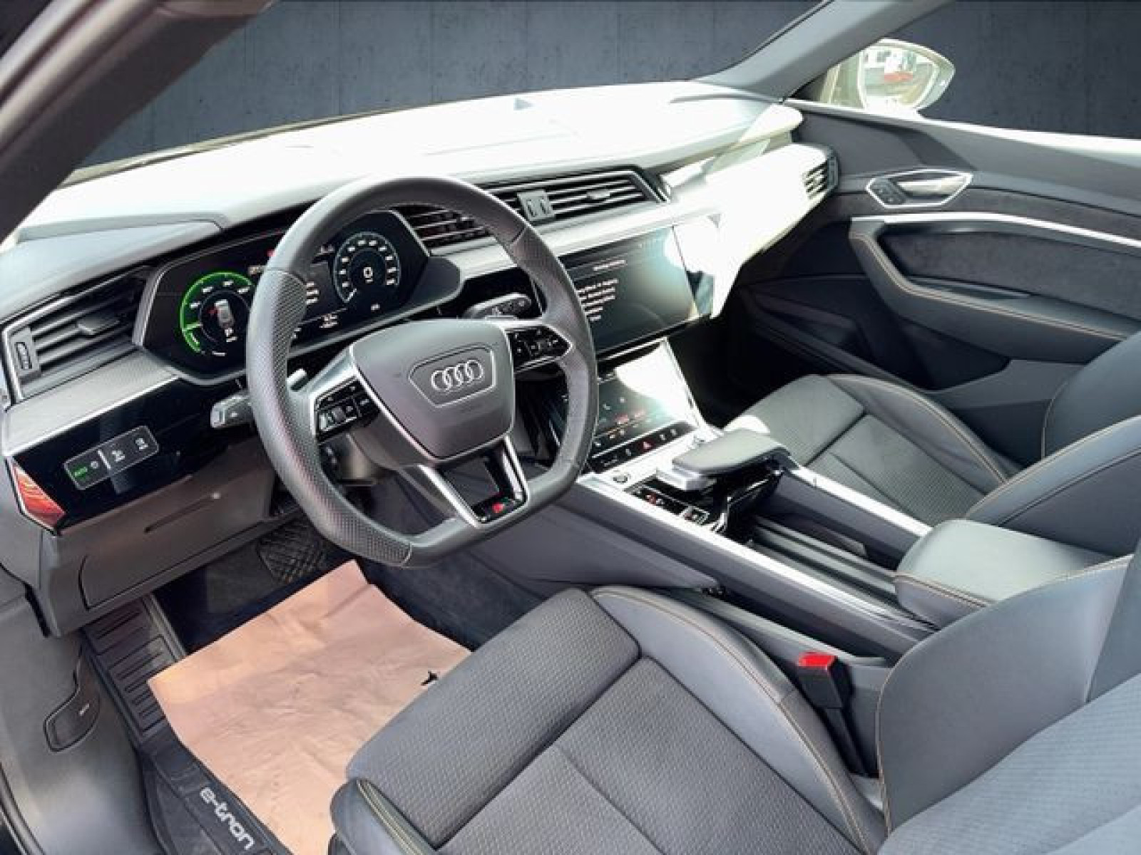 Audi - e-tron_11