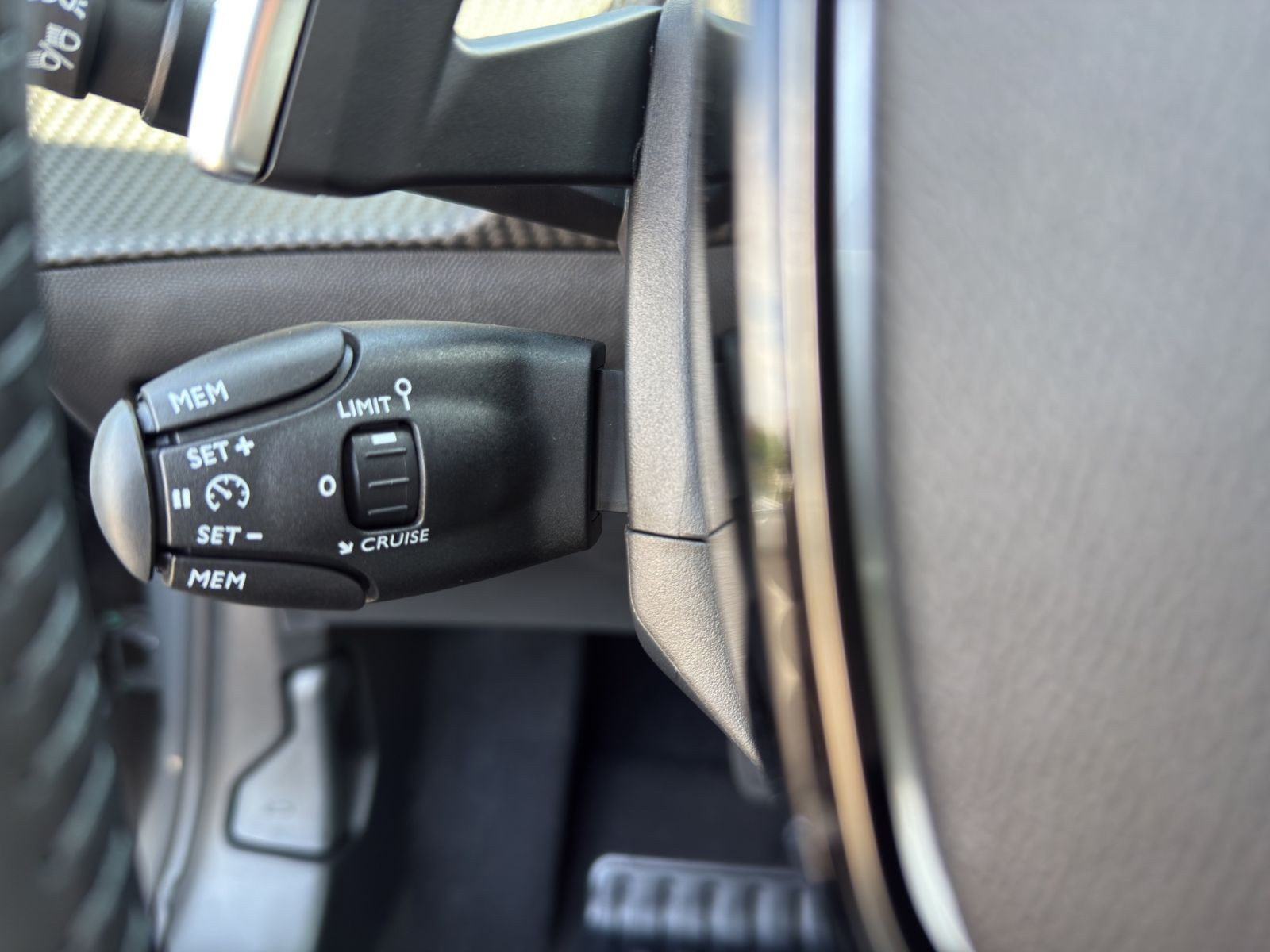 Peugeot - 208_16