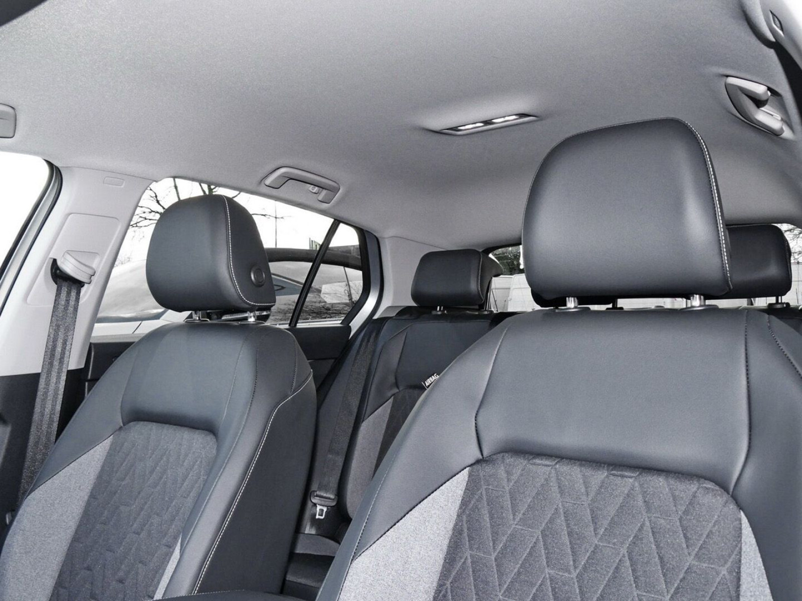 Volkswagen - Golf_12