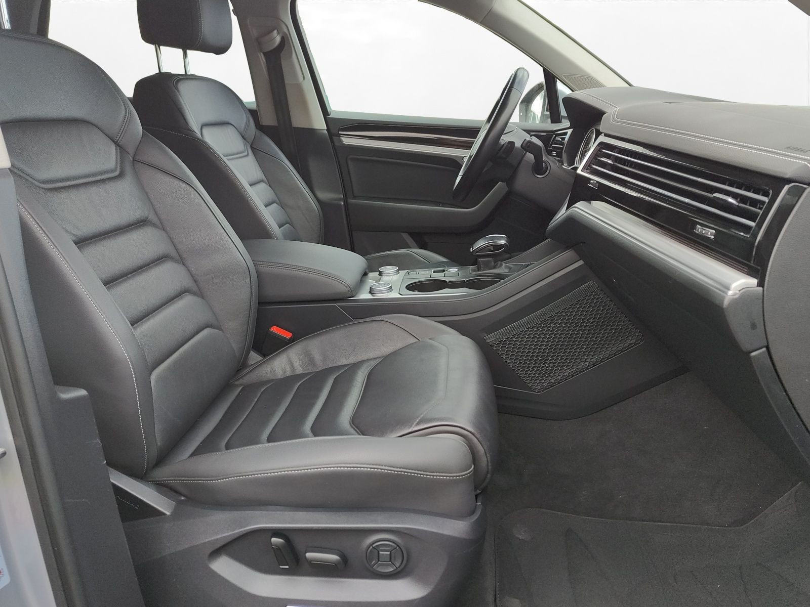 Volkswagen - Touareg_13