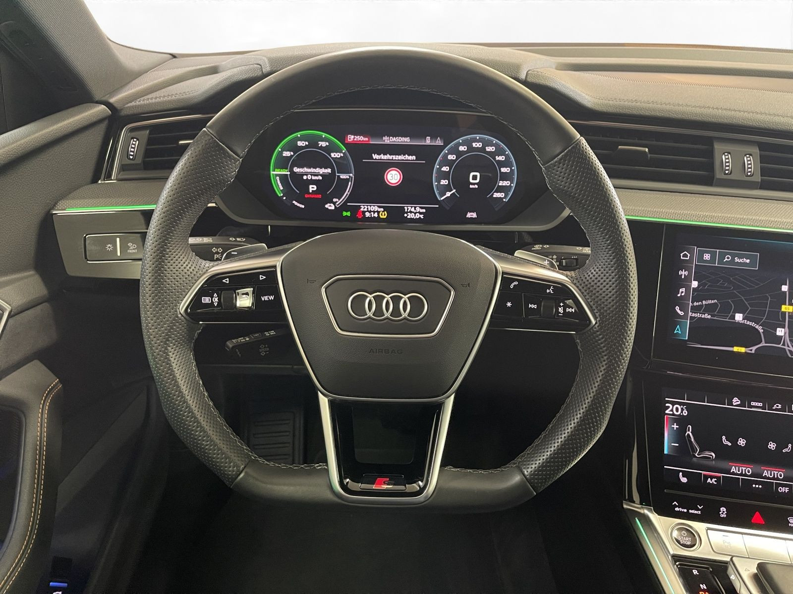 Audi - e-tron_21