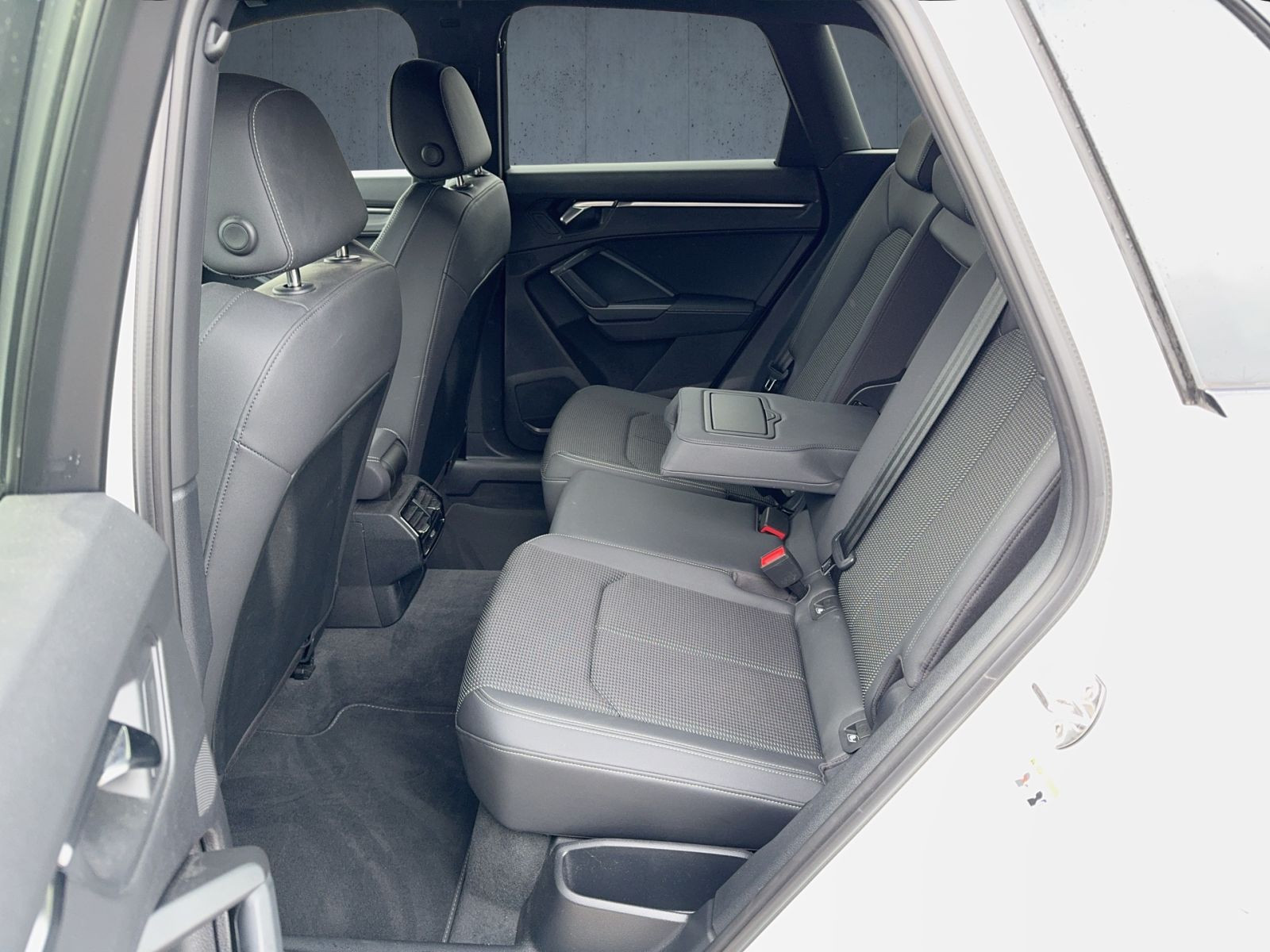 Audi - Q3_12