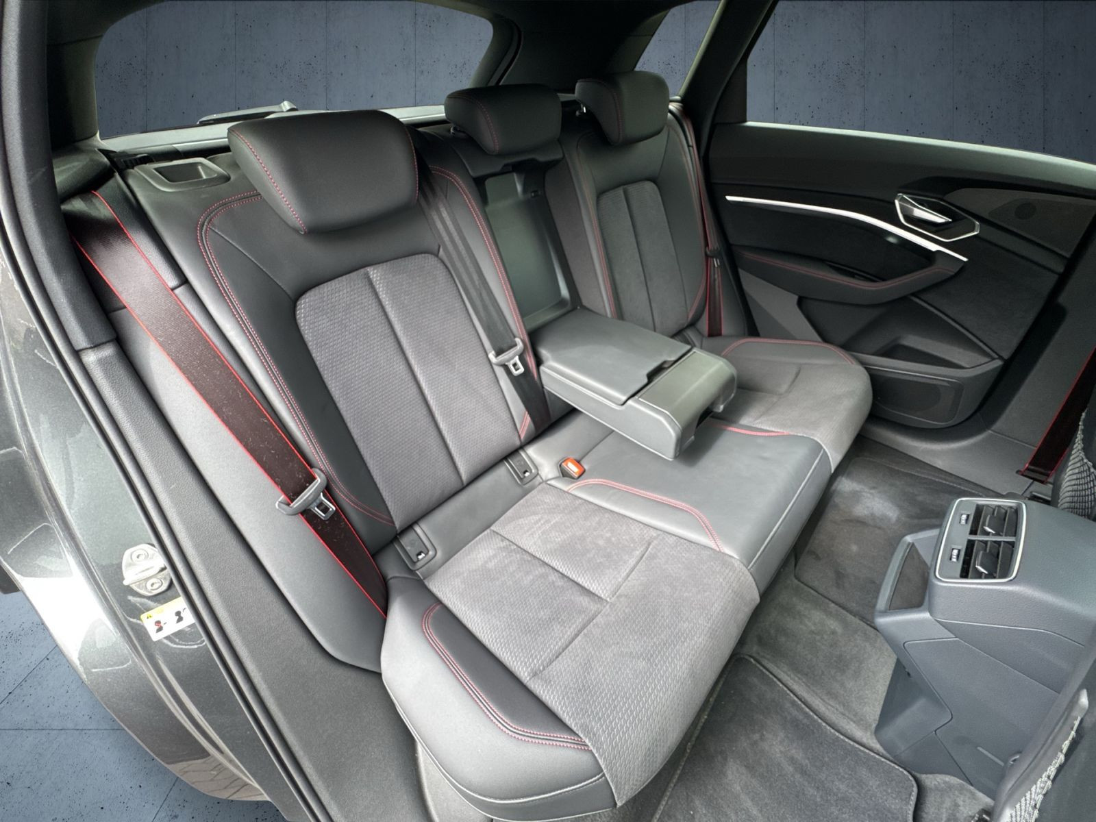 Audi - Q8 e-tron_19