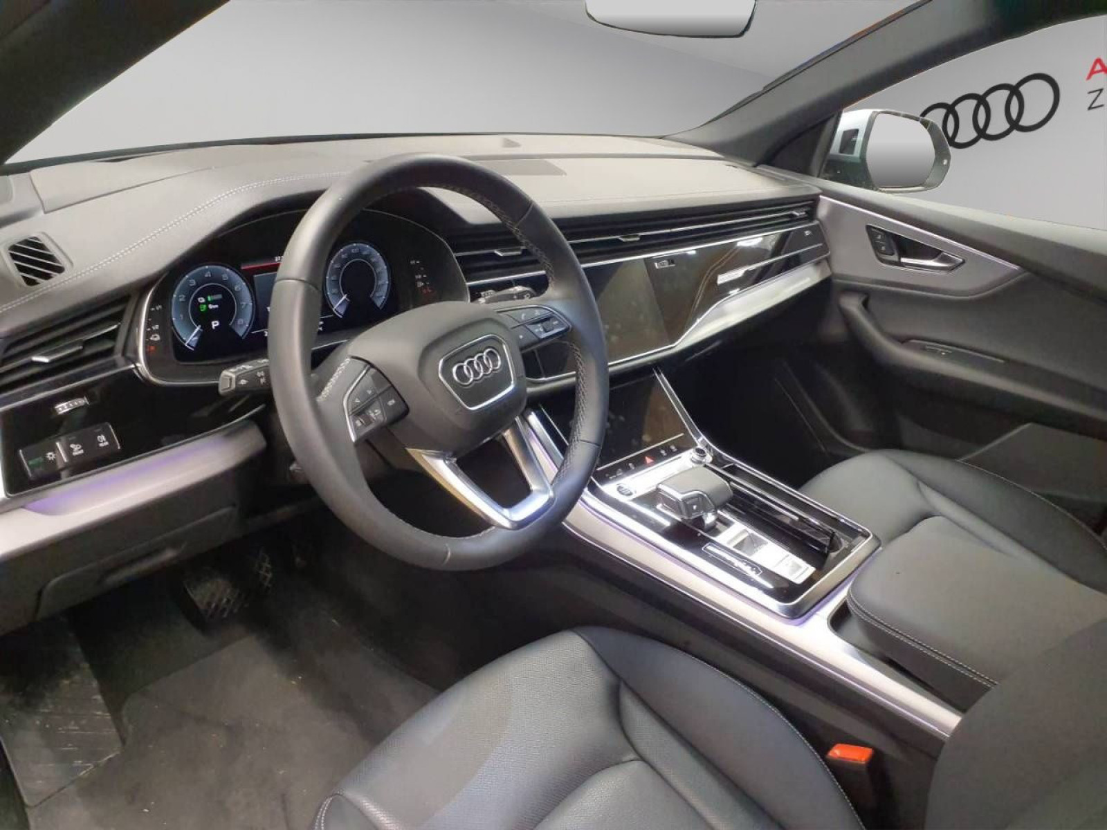 Audi - Q8_11